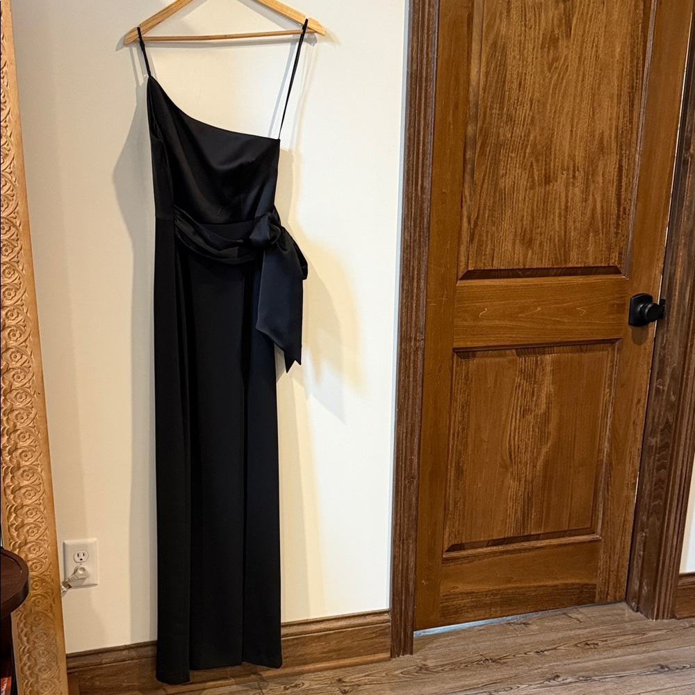 Gianni Bini Black One Shoulder Gown